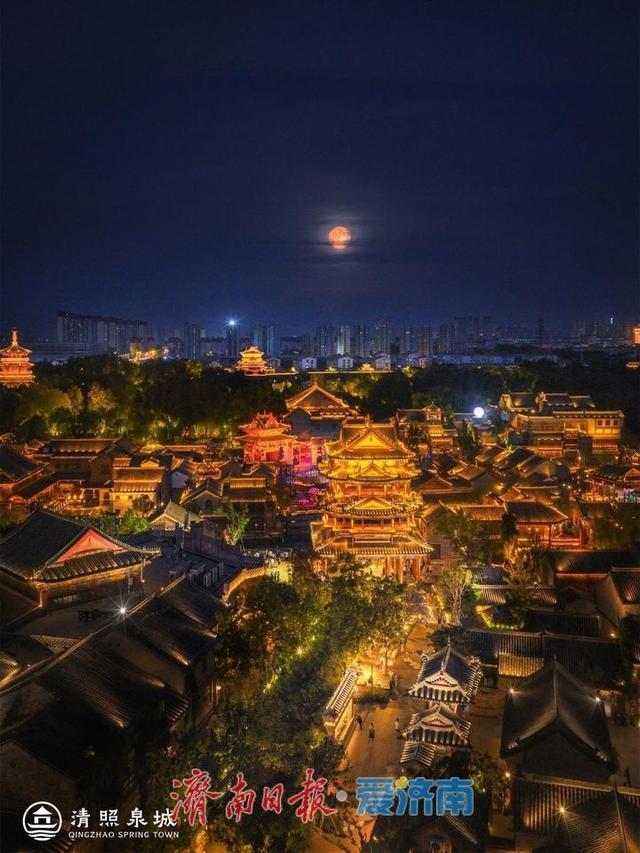 国庆中秋假期第二日文旅市场持续火爆全市30家景区共接待游客54.35万人次