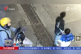 外卖小哥接到特殊“订单” 竟是两名走失孩童视频封面