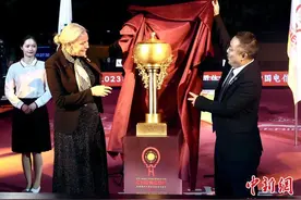 成都混合团体世界杯开幕 冠军奖杯体现东西方体育精神图片