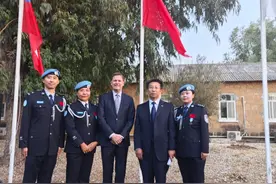 3名中国驻塞浦路斯维和警察获颁联合国和平勋章图片