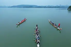 亲子齐上阵争渡东湖，乘风破浪体验端午民俗图片