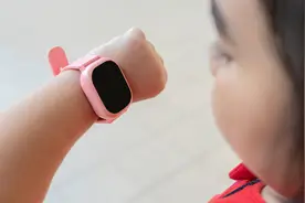 诈骗团伙盯上儿童电话手表？警方提示：别让孩子轻易把电话手表借给陌生人图片