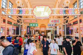老凤祥的黄金高达、凤凰的英雄联盟山地车，这个展上见证上海老字号✖️二次元破圈，还能吃遍全国百年美食图片