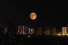 今年中秋“十五的月亮十五圆”，17时58分月亮最圆图片
