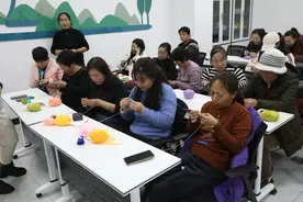 陕西宜君：毛线钩织 巧手织就家门口的幸福生活图片