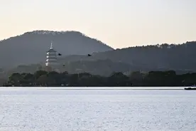 快讯｜大年初一，杭州共接待游客148.96万人次，明后两天预计迎来高峰期图片