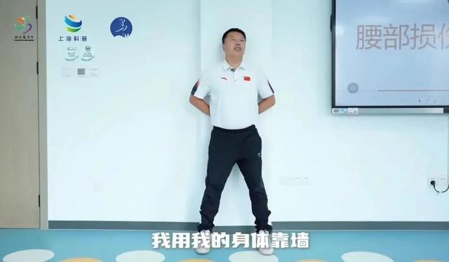 腰痛怎么办？试试这几个腰部拉伸动作丨春节健身处方