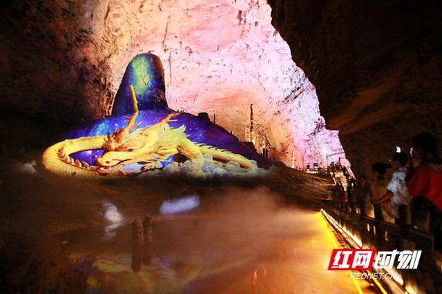 黄龙洞清凉游升温 中外游客乐享避暑度假新体验