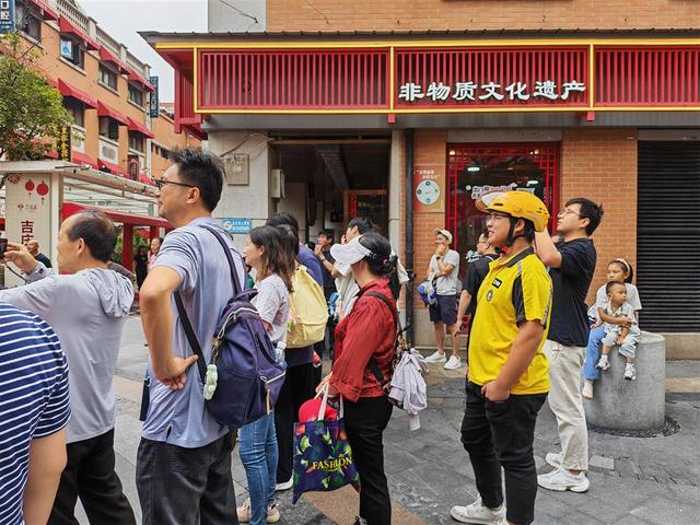 【荆楚焕新】转角遇见“秀”：景区里的文艺演出让城市更亲切可爱