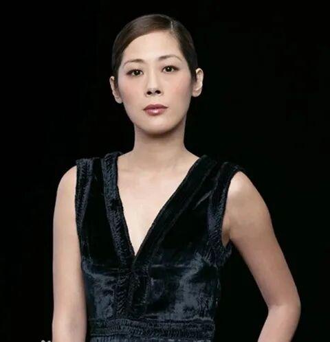 知名女歌手被曝病危，在ICU抢救！其父亲、儿子在病房陪护