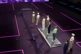 香港选手江旻憓夺冠，赛场奏国歌升紫荆花红旗！图片