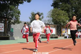 天眼影像｜修文县第一小学运动会超燃现场图片