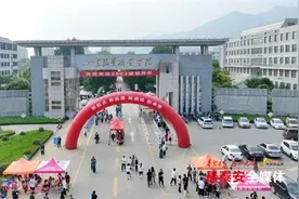 山东服装职业学院2023级“萌新”报到！图片