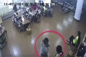 用竹签惩罚学生？教师靳某，被公安机关采取强制措施图片