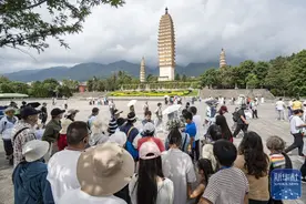 无人机穿越大理千年古塔“炸机”，该当何责？图片