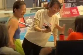 全红婵坐郭晶晶怀里合影笑开花 陈若琳掌镜：三代跳水冠军同框超欢乐图片