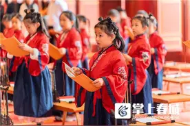 五华区护国街道开展“护星暖心·国梦共筑”暨开笔识文·礼润童心主题活动图片