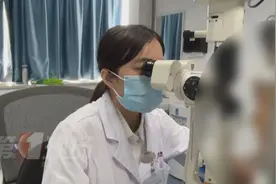 小伙眼球玻璃体积血，竟是因奶茶喝多了……图片