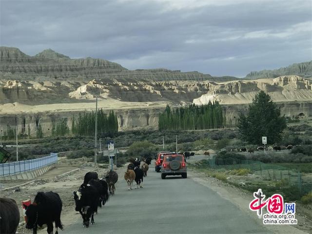 高舜礼：蹚出一条高原特色的旅游之路(组图)