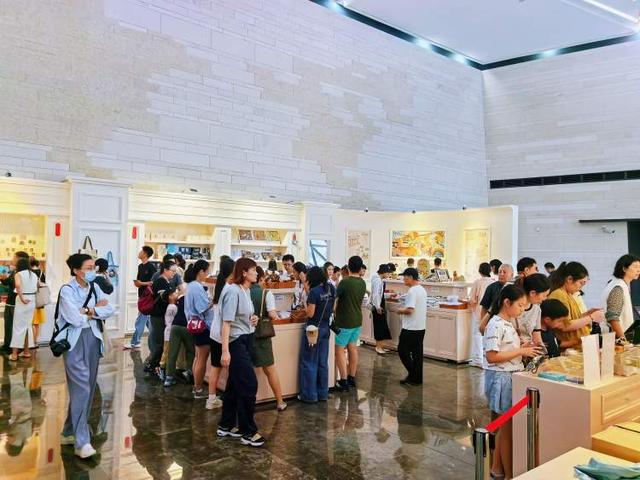 国庆长假8天：申城这些图书馆到馆几十万人次，博物馆有展览刚落幕，也有新展推出