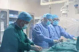 宝山这所医院成功实施首例主动脉夹层覆膜支架腔内修复术图片