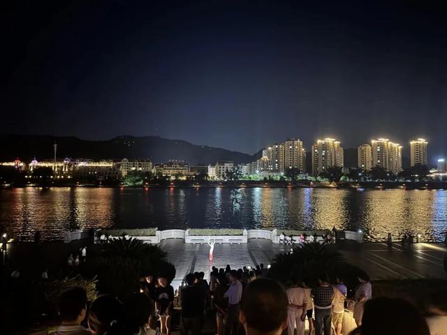 歌声里邂逅城市之美，丽水南明湖畔“十里文艺长廊”启幕！