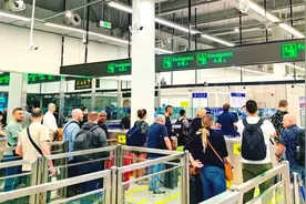 香港文艺演出吸引旅客跨境观看，皇岗口岸本月迎送客超128万人次图片