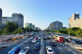 北京日报社区小板报丨@无车家庭，今年新能源指标增发4万个图片
