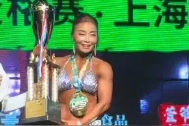 “姐的人生是旷野！”55岁阿姨夺得DMS自然健身赛全场冠军，小伙看见都惊讶图片