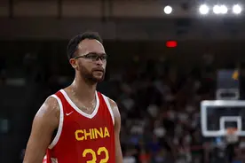 李凯尔考虑改穿1号球衣图片