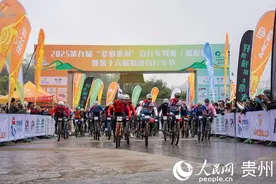 贵州福泉：相约春天 骑行山间图片