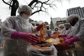 韩媒：气温上升，韩国担心做不了泡菜图片