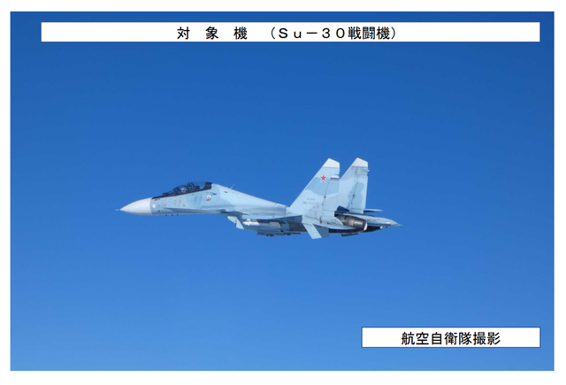 中俄轰炸机和航母从3个方向“包围琉球”