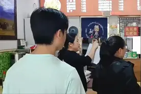 深入社区工作一线，三一职院学子开展一日劳动体验活动图片