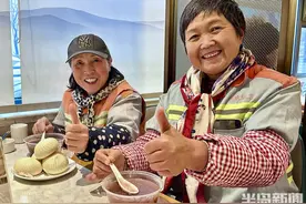 一碗腊八粥，温暖环卫工图片