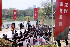 江岸首个楷模文化长廊今日亮相，市民在公园里上了一堂“有风景的思政课”图片