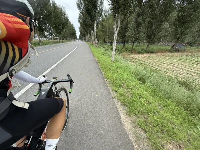 从沈阳骑行来上学的费腾，你火啦！