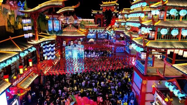 这个假期，青岛开启“人从众”模式！