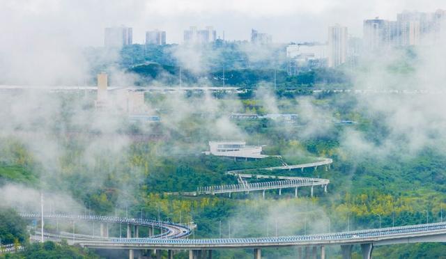 降温降雨为重庆送来平流雾美景