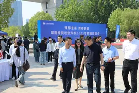 河南经贸职业学院双选会，1.5万+岗位助学子启航未来！图片