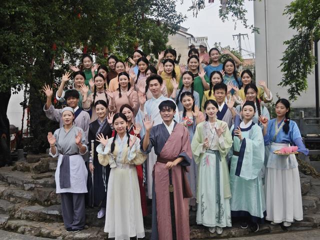 黄石古村桃乡：白马江湖剧场+水上漫游演出 打造全天候会演出的村庄