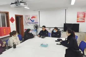 市民拨通“12345”热线，原来是为了表扬他们图片