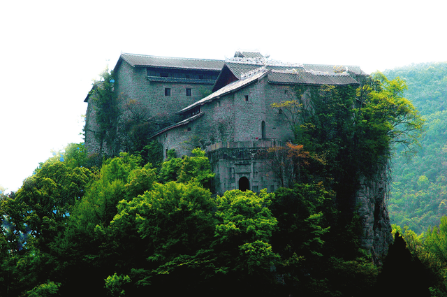 从“山水盆景”到“世界会客厅”——解读《安顺市一流旅游城市建设促进条例》