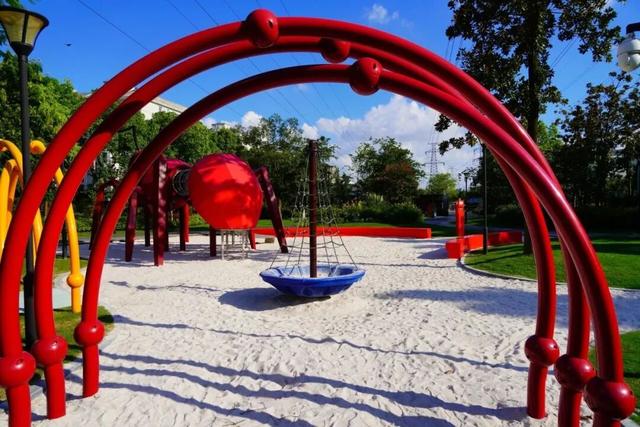 凭实力出圈！静安这座“宝藏公园”获国家级“儿童友好”认证！树屋、滑梯、秋千……太好玩啦