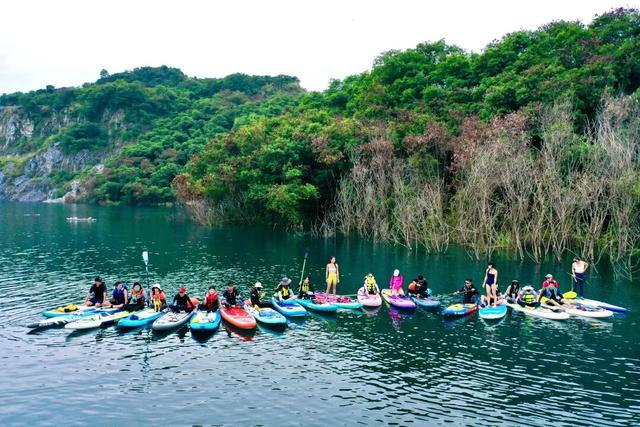 火上央媒！三水废弃矿坑变“蓝眼泪”矿山湖，成湾区潮玩热土