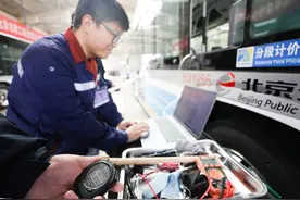北京公交大客车维修工比技能，公交集团保修分公司35人晋级图片