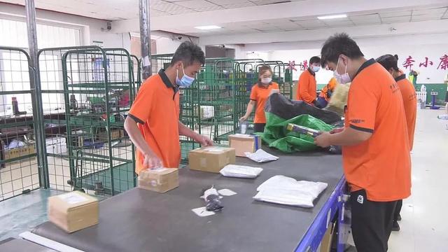 2025年首批高考录取通知书火热派送中