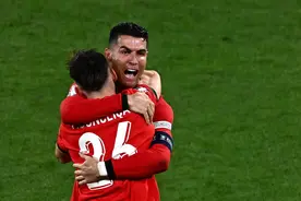 头条欧洲杯｜C罗看向孔塞桑，满眼都是自己20岁的模样图片