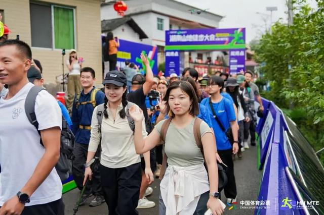 徒步大会与星空音乐会点亮湘西洛塔，八百行者“向野而行”