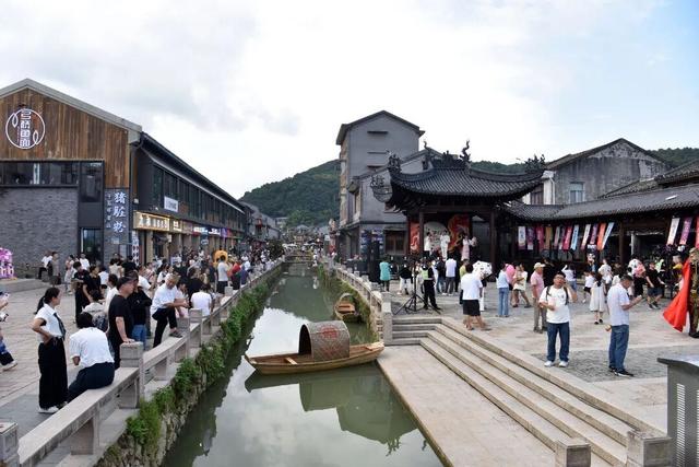 老街为啥频频吸引客流 看5.5万人次背后的“坡南答案”